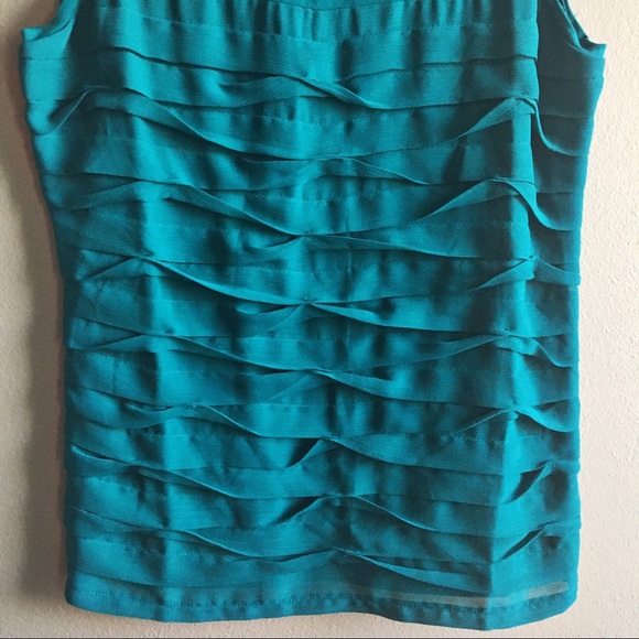 {Ann Taylor} Ruched Sleeveless Blouse M Petite - Picture 2 of 6